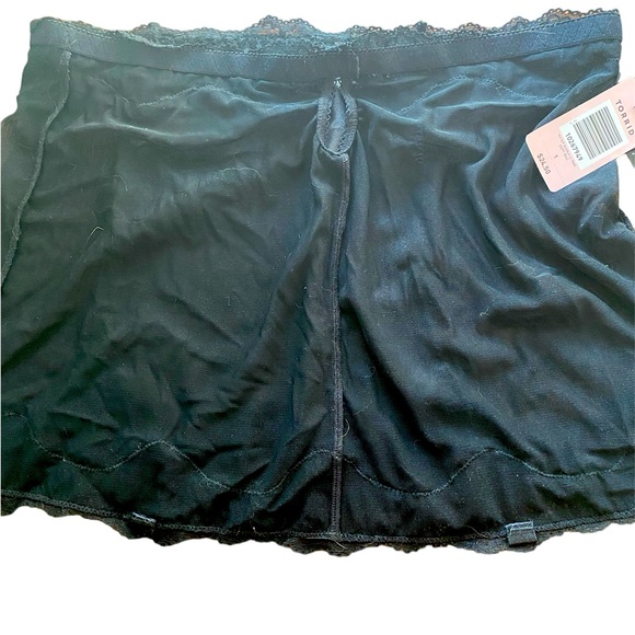 Torrid black half slip size 1 - Picture 1 of 4